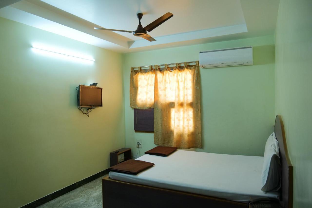 Hotel Vijay Pollāchi Exterior foto