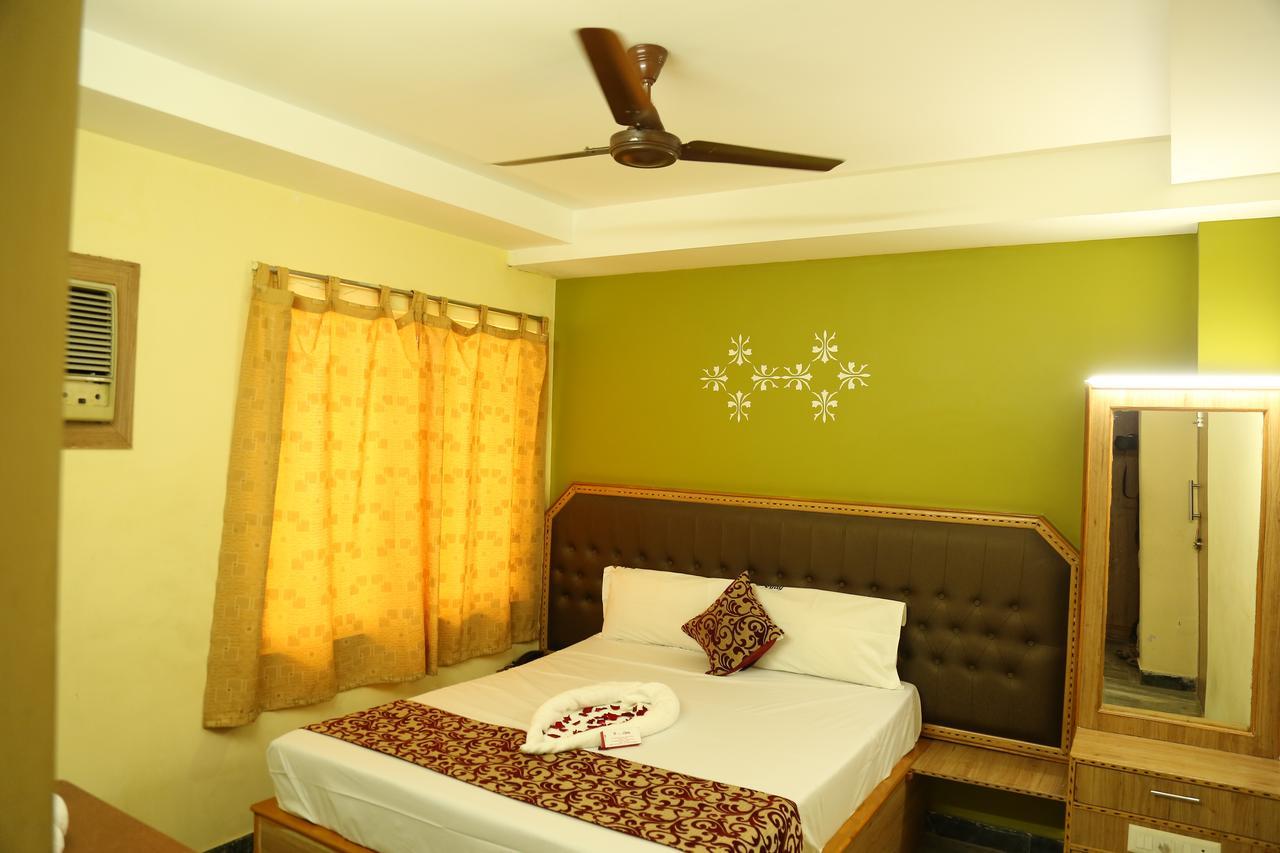 Hotel Vijay Pollāchi Exterior foto