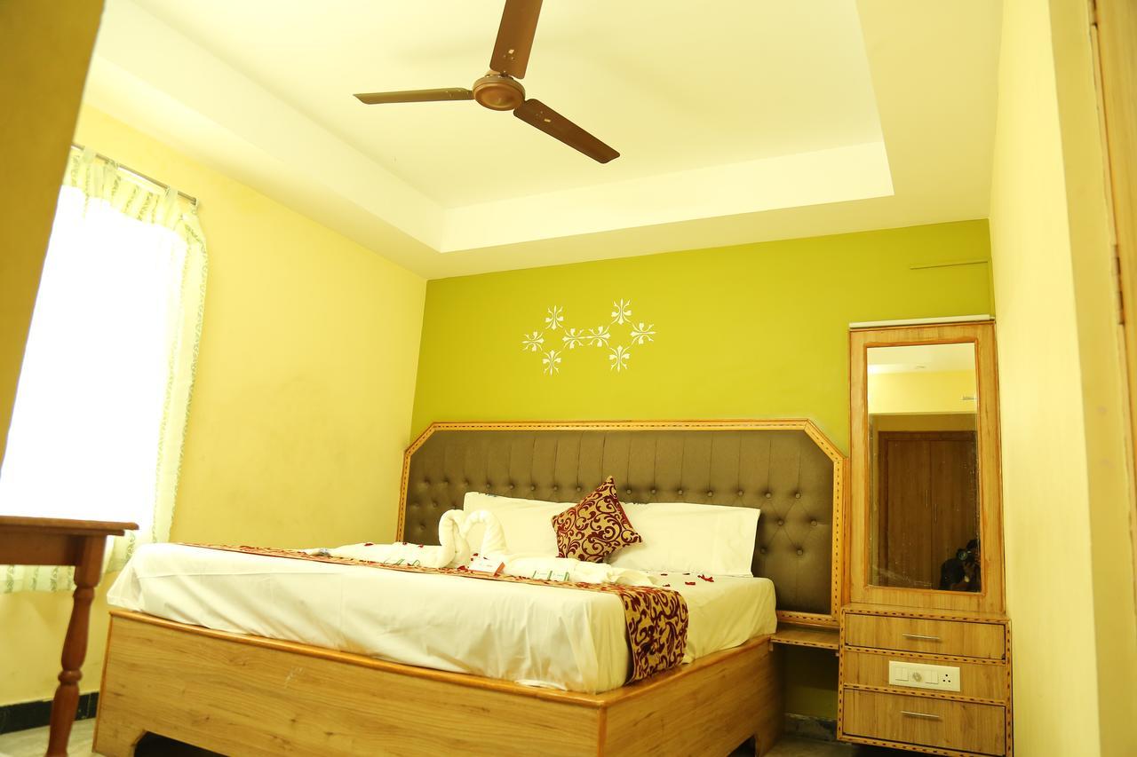 Hotel Vijay Pollāchi Exterior foto