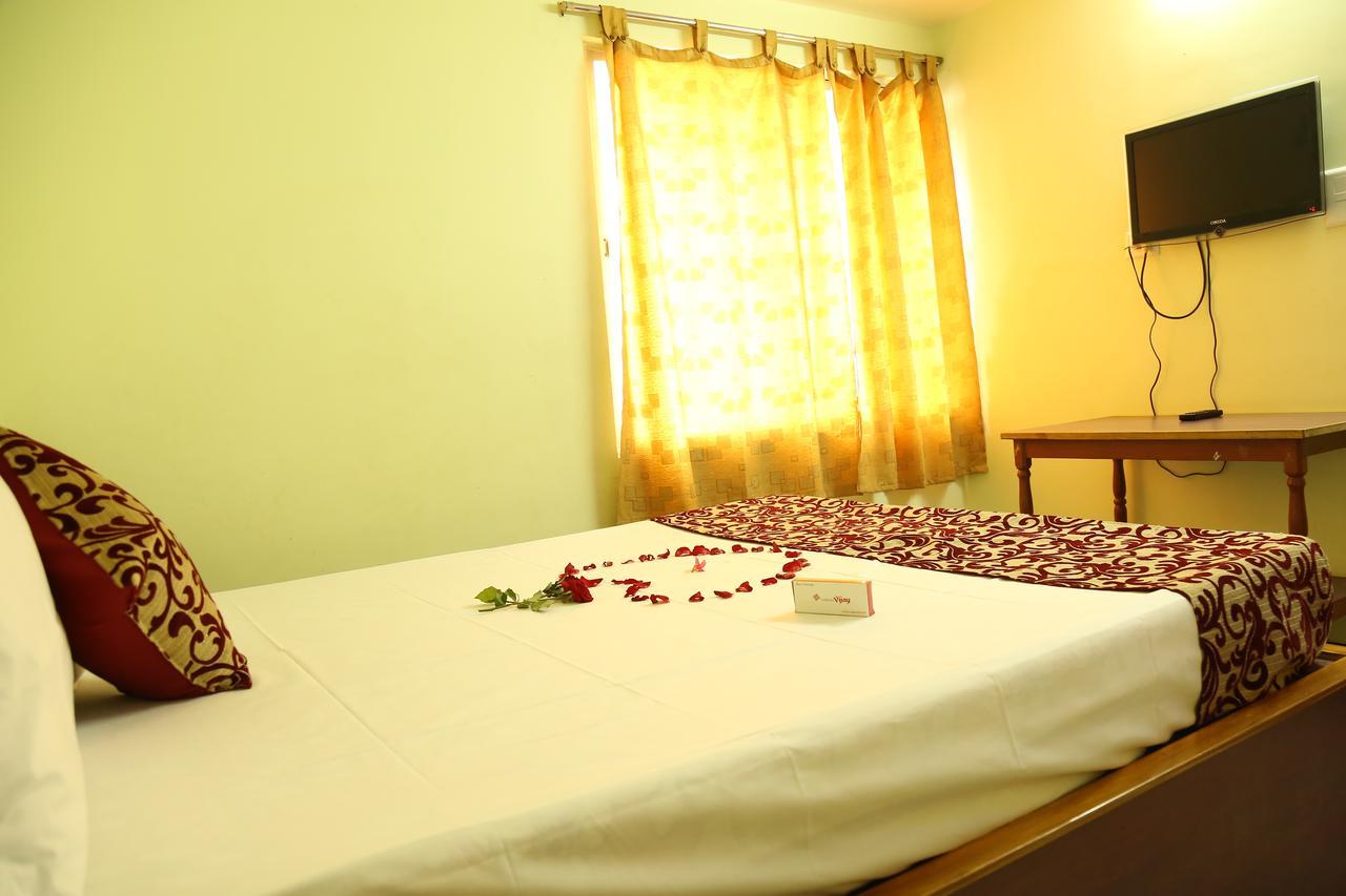 Hotel Vijay Pollāchi Exterior foto