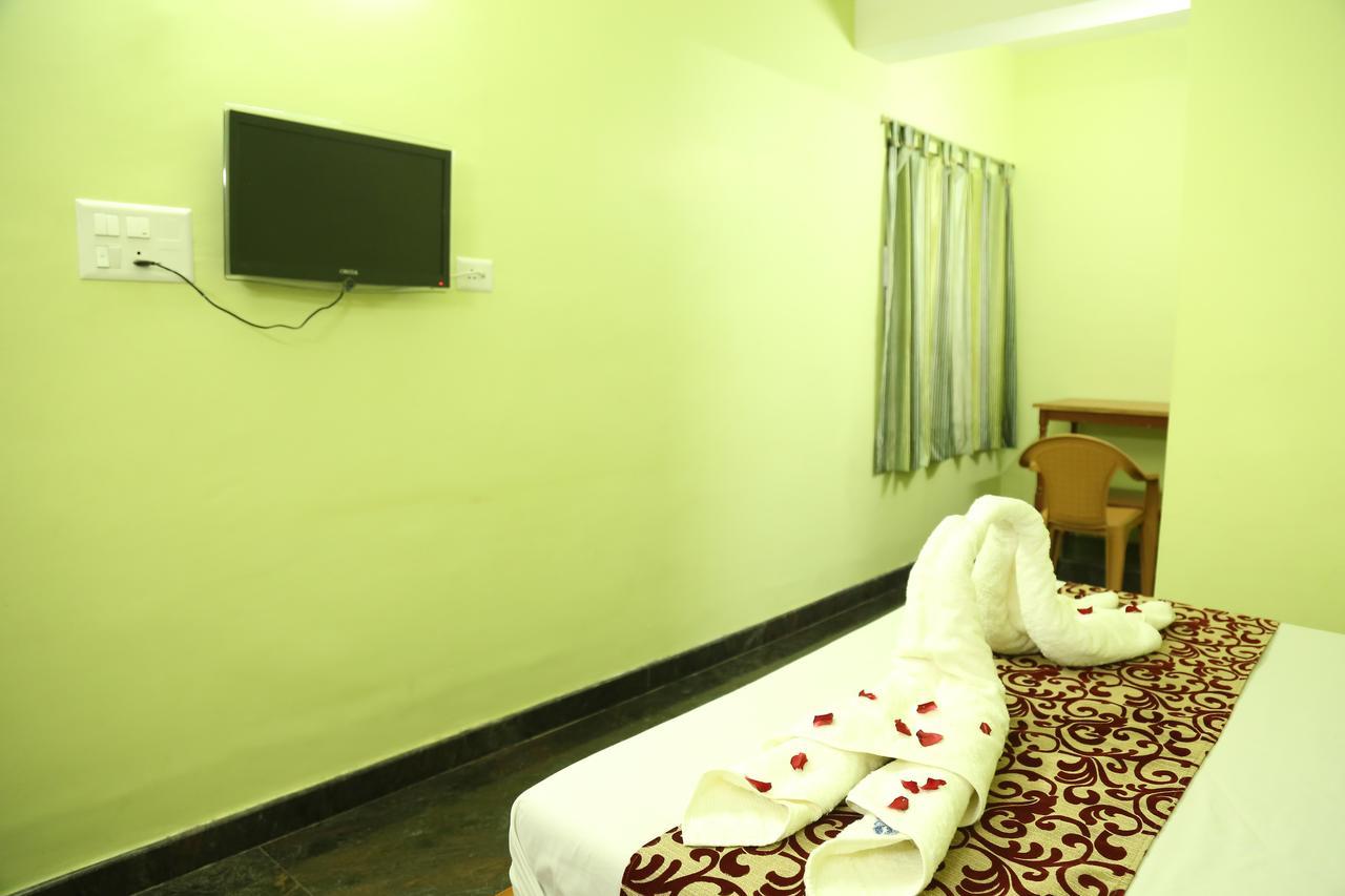 Hotel Vijay Pollāchi Exterior foto